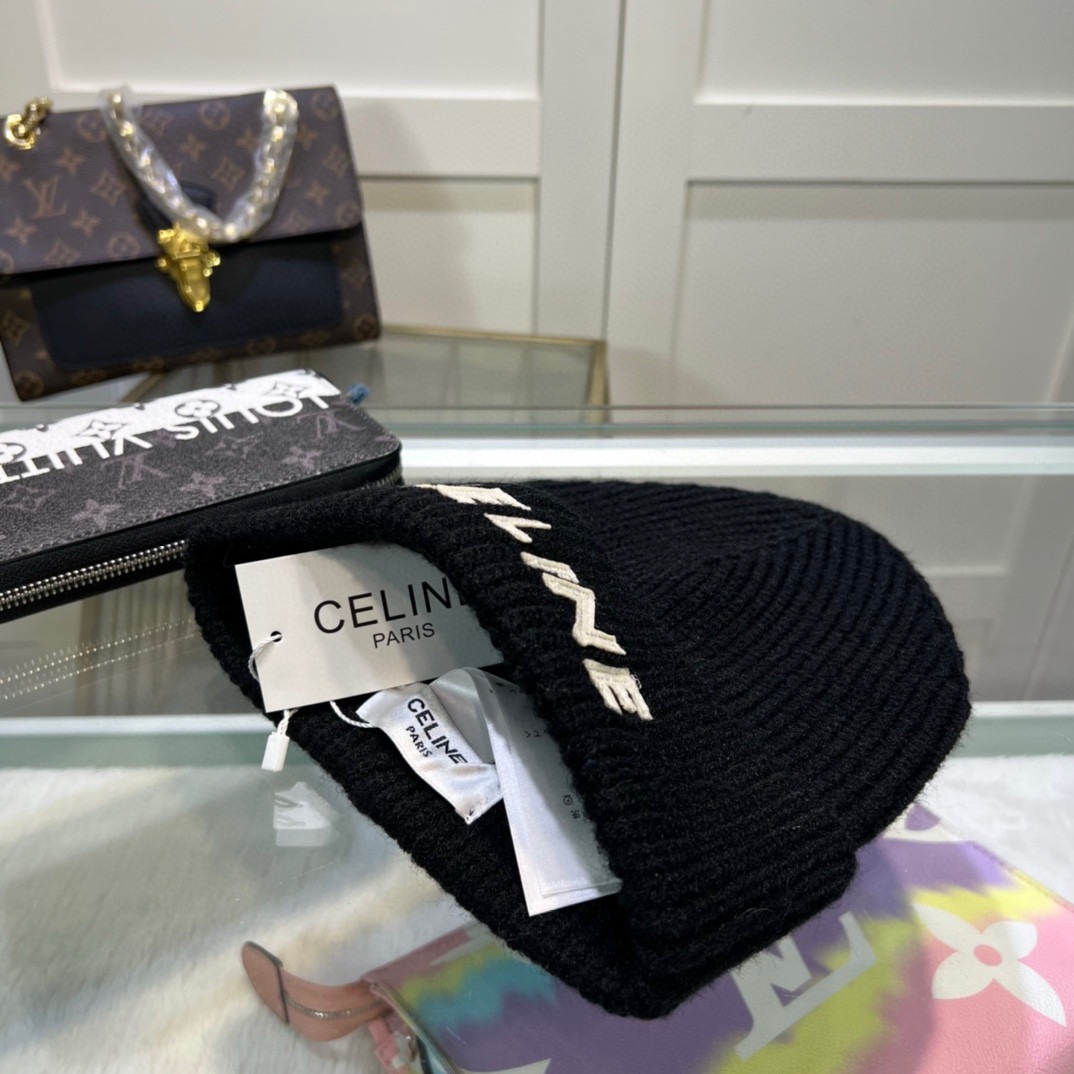 Bagsaaa Ce1i*e Black Beanie