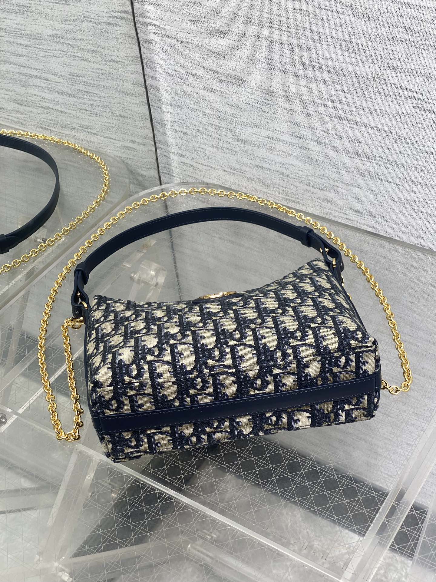 Bagsaaa D10r 30 Montaigne D10rling Mini Bag with Chain Blue D10r Oblique Jacquard - 21cm