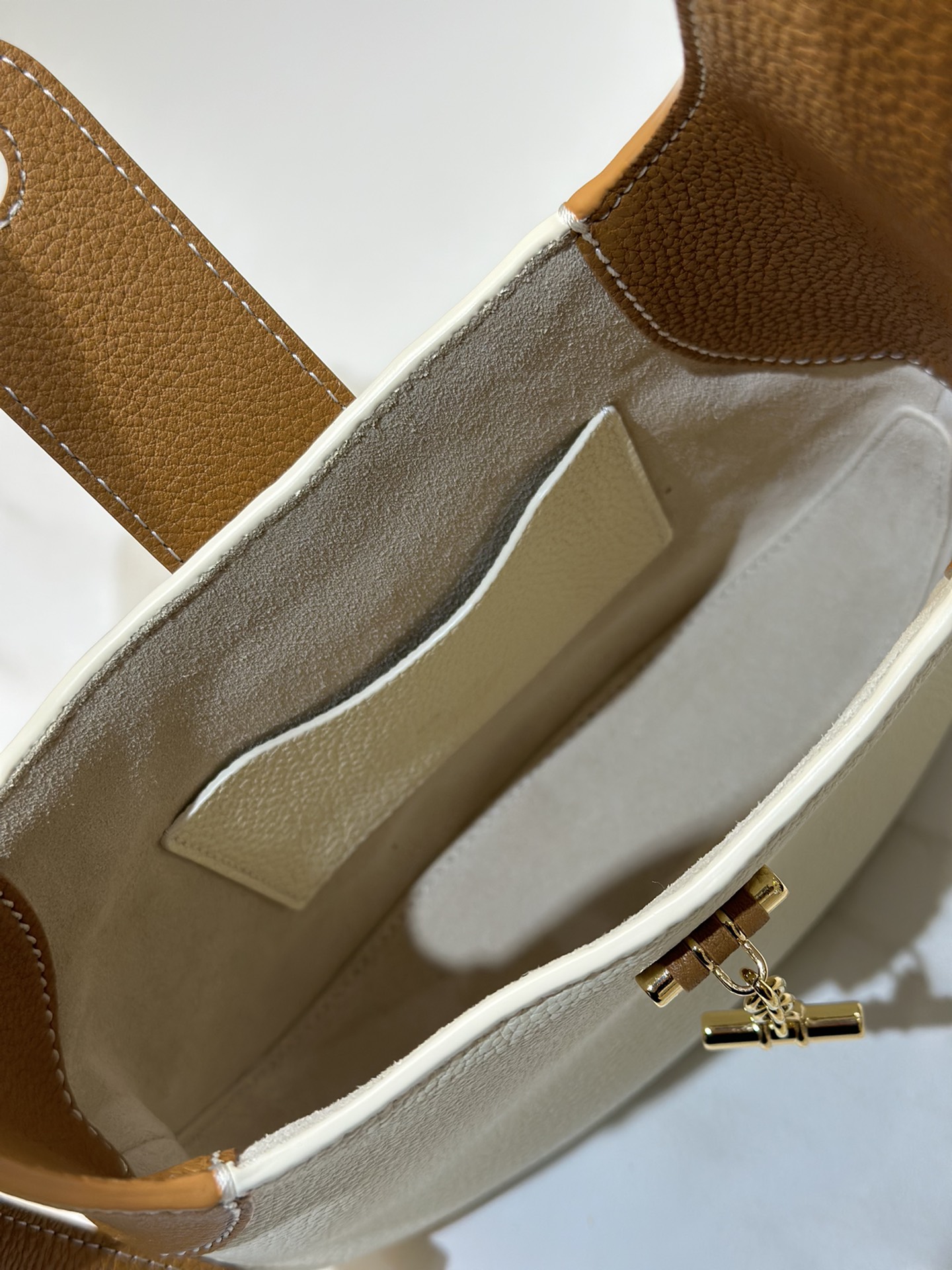 Bagsaaa L0r0 P1ana Bobbin bag in the mini size and beige - 19*6*16 cm